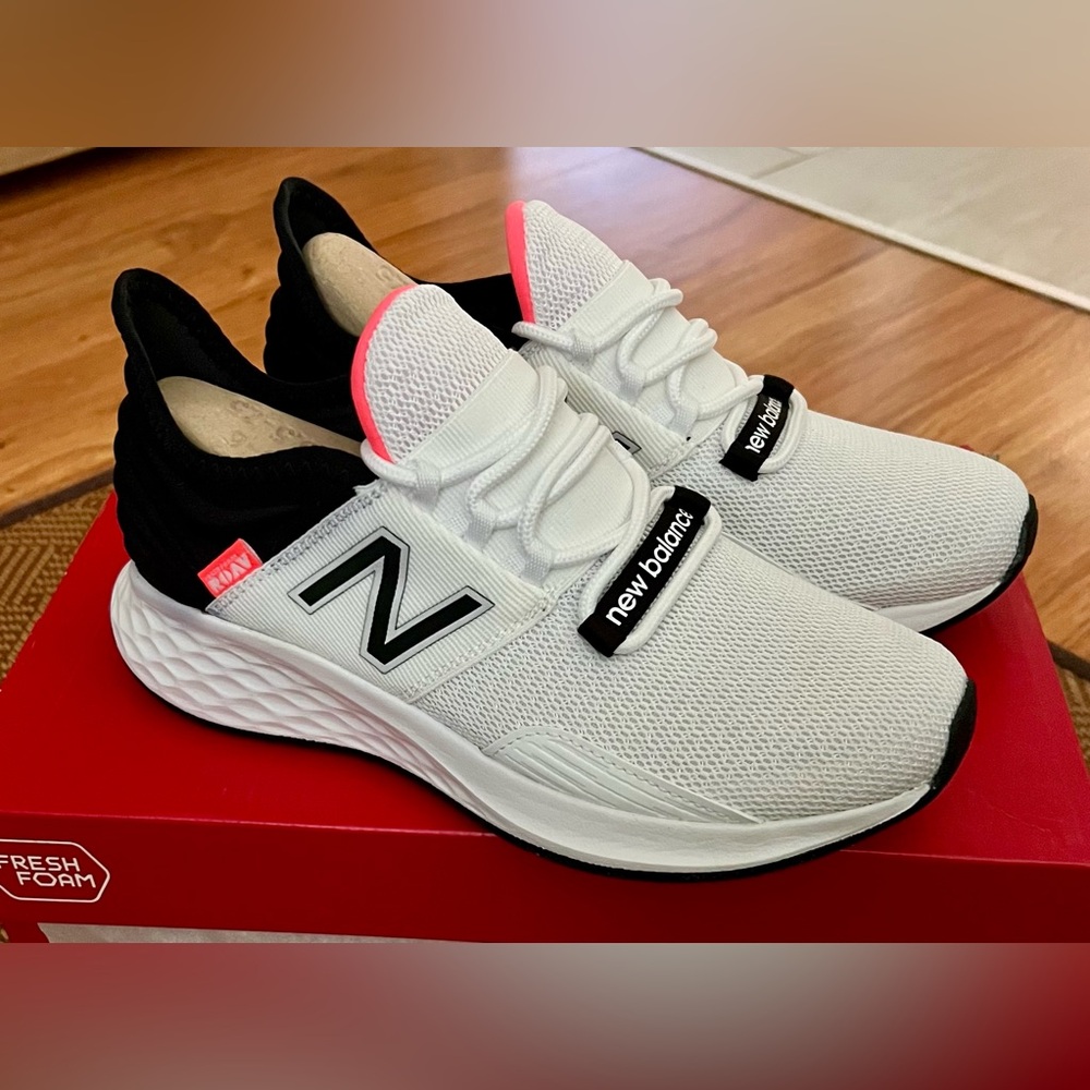 New Balance Womens Fresh Foam Roav
Running Shoe Sneakers 6.5